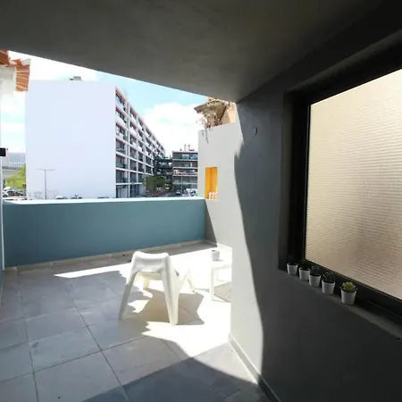 Bright 1 Bedroom With Lovely Balcony In *