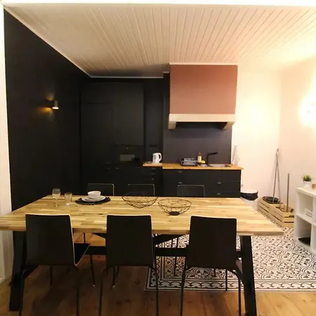 Bright 1 Bedroom With Lovely Balcony In