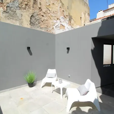 Bright 1 Bedroom With Lovely Balcony In 펜션 *