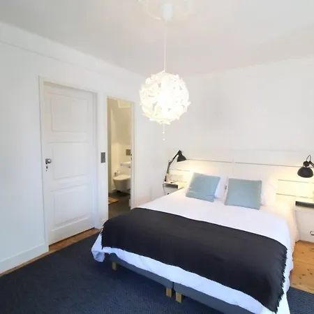 Bright 1 Bedroom With Lovely Balcony In *